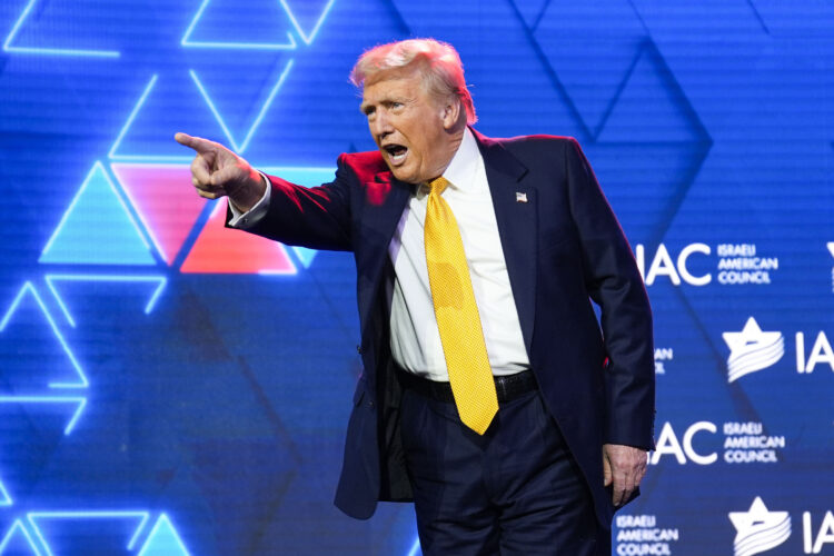 Jews, Catholics warn against Trump's latest loyalty test for religious voters